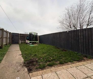 School Green Road, Freshwater, PO40 - Photo 2