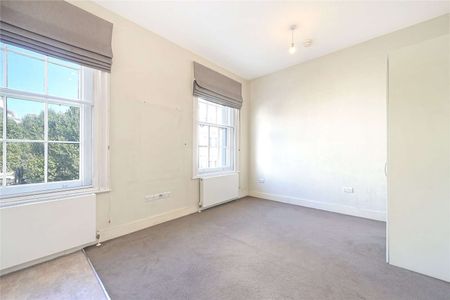 Brilliant studio room with shared bathroom facilities in the heart of South Kensington. - Photo 4