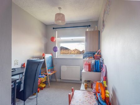 3 bedroom semi-detached house to rent - Photo 2