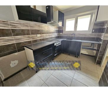 Location Appartement 3 pièces 67m² FRAISSES 42490 - Photo 2