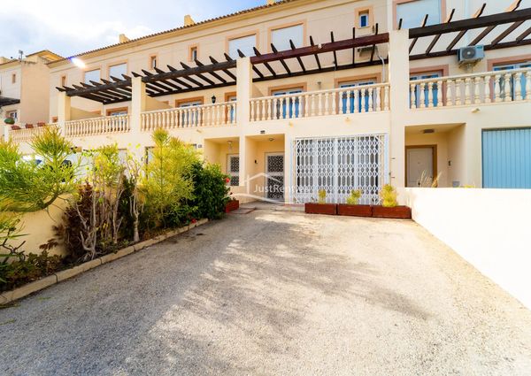 Stunning Semi-detached house with sea views in Calpe