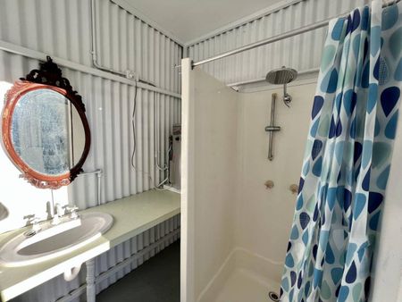 1 Bedroom Studio FREE ELECTRICITY AND WATER AVAILABLE 30/11/25 - Photo 4