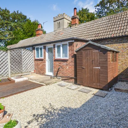 Crabbs Cottage, CM17, Old Harlow - Photo 4