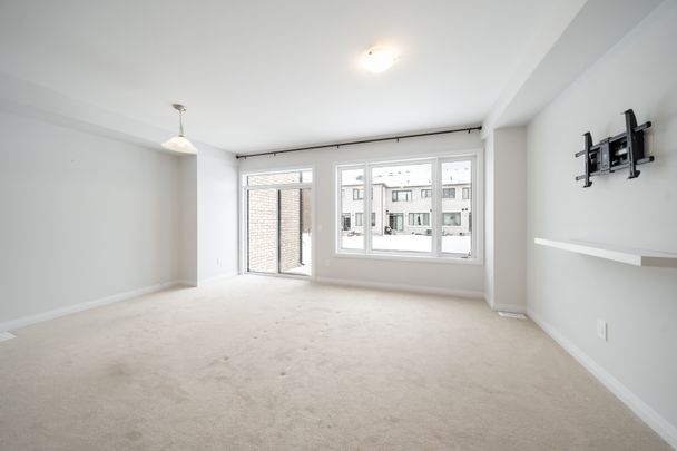 For Lease - 124 Corley Street, Kawartha Lakes, Ontario - Photo 1