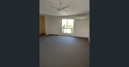 Central position - within the Calamvale College Catchment - Photo 2