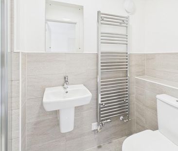 2 bedroom terraced house to rent - Photo 4