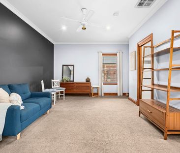 Furnished - Secure One Bedroom Unit - Photo 4