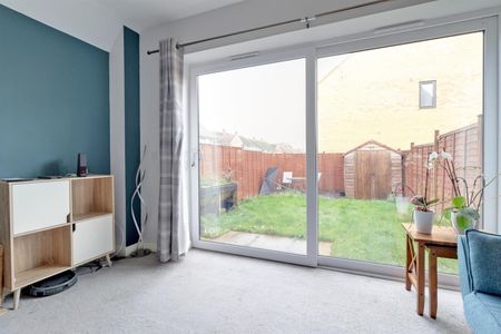 A 4 Bedroom House in Newdawn Place, Cheltenham - Photo 3