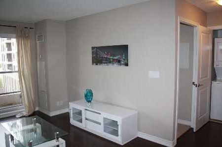 301 Oxford Street West - Photo 3