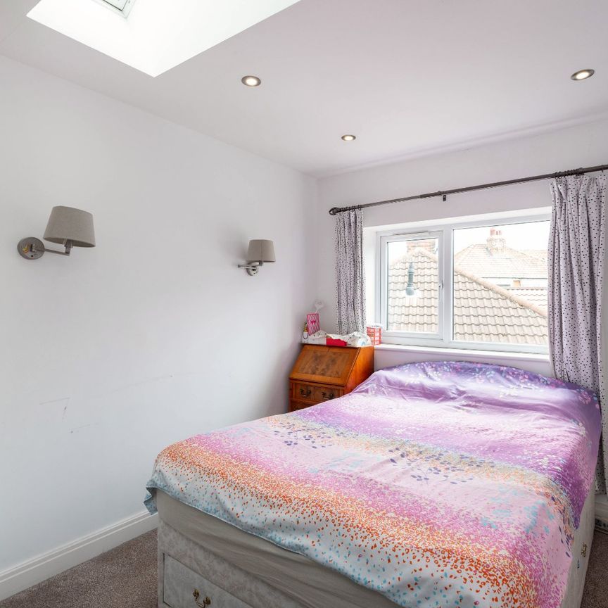 4 bedroom semi-detached house to rent - Photo 1