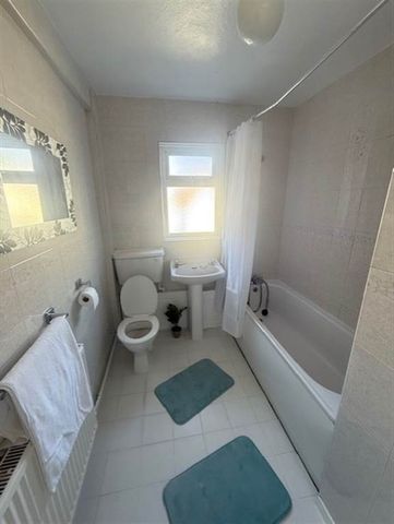 27a Kilwarlin Crescent, Belfast, BT8 7EN - Photo 2