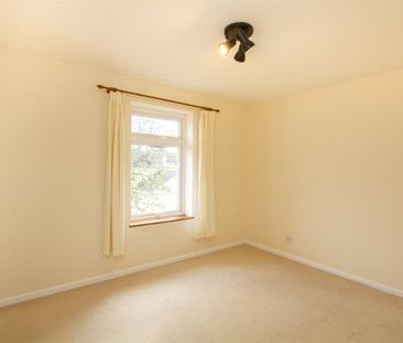 4 bedroom semi-detached house to rent - Photo 3