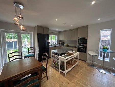 Vernon Way, Guildford, Surrey, GU2 - Photo 4