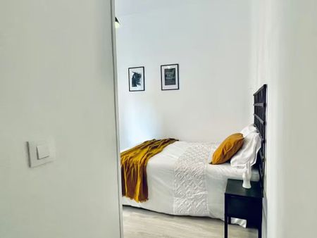 Calle del Divino Pastor, Madrid, Community of Madrid 28004 - Photo 3