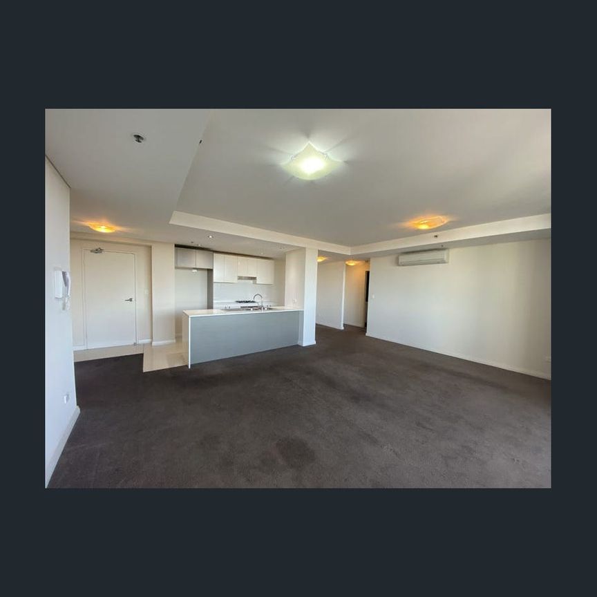 APPOINTMENT ONLY - Top level luxury apartment in Parramatta city Centre. Large balcony with vast panoramic views. - Photo 1