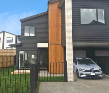 Elevated Glenview Townhouse - Photo 1