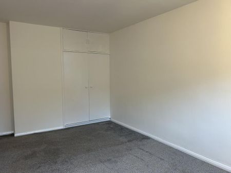 3 bedroom end of terrace house to rent - Photo 3