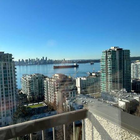 Lower Lonsdale Apartment w/ Great Views - Photo 1