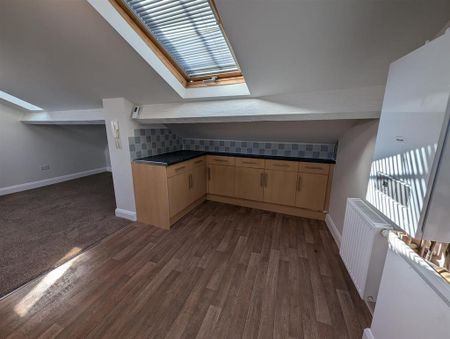 Studio to rent - Photo 2