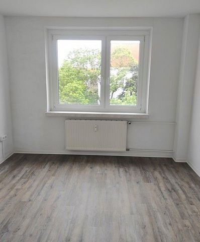 Schöne 2-Zimmer-Wohnug mit Balkon ab sofort anmietbar! - Photo 4