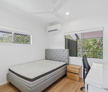 Furnished, modern, two bedroom apartment - Photo 5