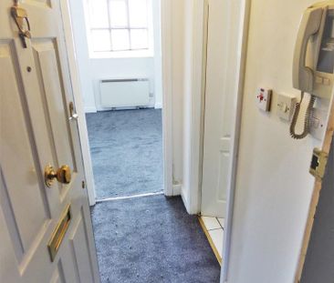 Studio to rent - Photo 6