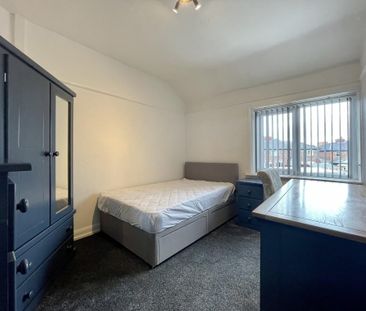 4 bedroom semi-detached house to rent - Photo 6