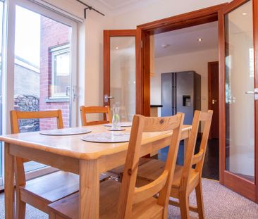 Quirky four bedroom house on Coburn Street - Photo 2