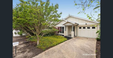 CHARACTER & CHARM IN CENTRAL LOCATION - Photo 4