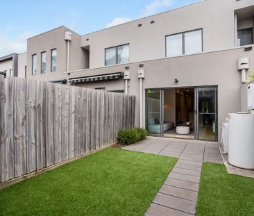 Contemporary Living - Photo 6