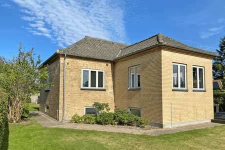 Lovely villa of 212 square metres with a beautiful garden in Brønshøj - Photo 2