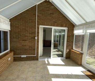 4 bedroom detached bungalow to rent - Photo 3