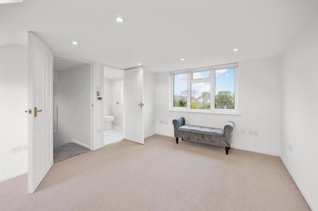 4 bedroom semi-detached house to rent - Photo 3