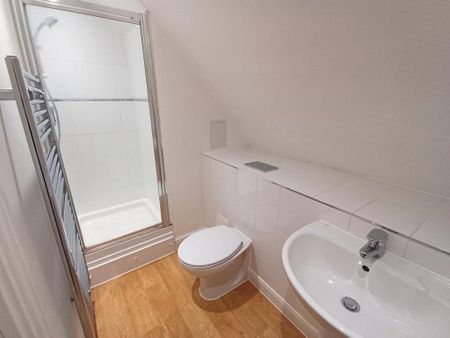 3 bedroom semi-detached house to rent - Photo 5