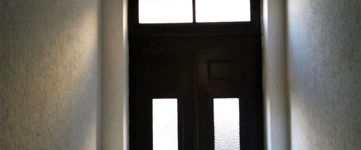 Schöne 1-Zimmer im Dachgeschoss mit Wanne und EBK in sehr beliebter Lage! - Foto 1