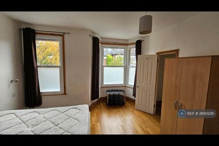 1 bedroom in a house share to rent - Photo 3