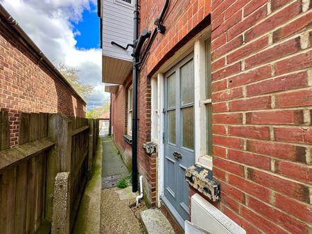 1 bedroom apartment to rent - Photo 2