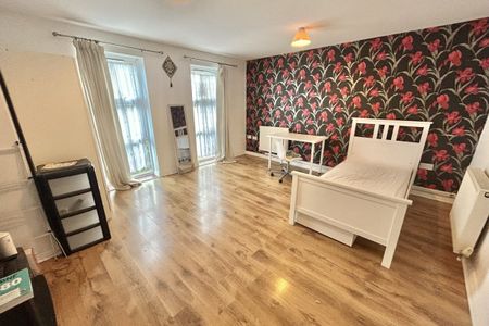 Templars Court - Photo 2