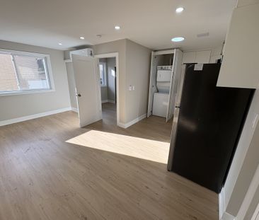 For Lease - 31 Huron Heights Drive, Newmarket, Ontario - Photo 2