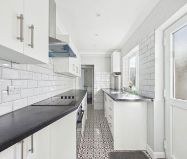 3 bedroom terraced house to rent - Photo 6