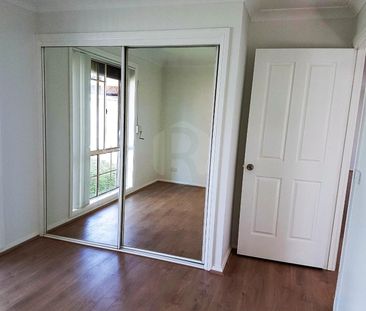 Stylish 3-Bedroom Townhouse in Hinchinbrook up for LEASE! - Photo 1