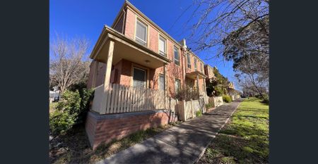 Balwyn Gardens: Three Bedroom House Close to Everything! - Photo 3