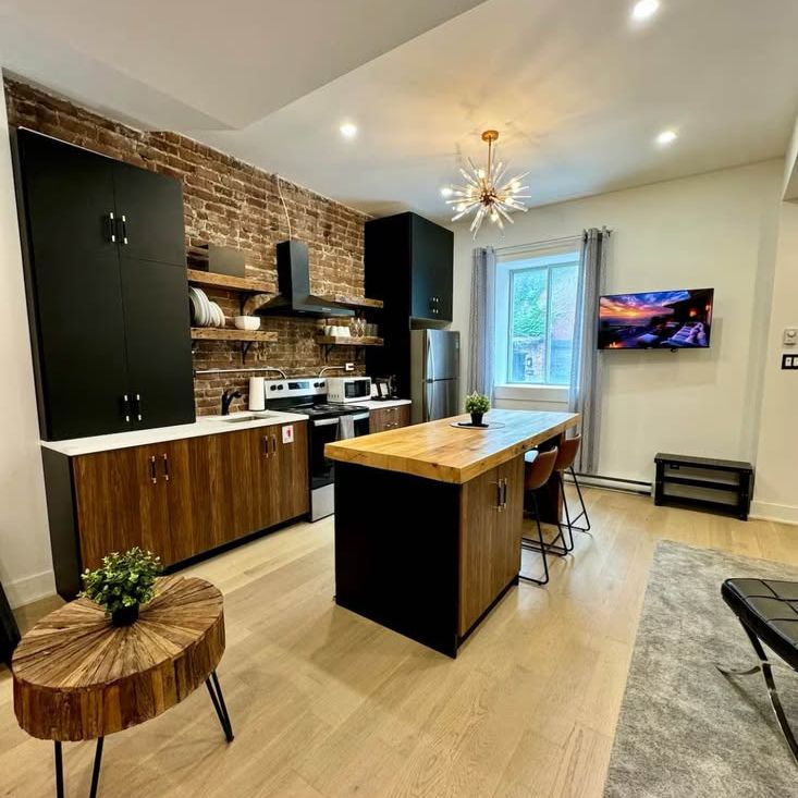 Plateau/Downtown - 3 Bedrooms Furnished - Photo 1