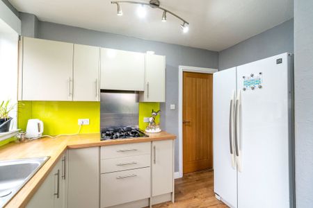 94 Groathill Road North - Photo 2