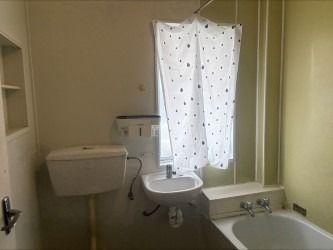 Tidy 2 bedroom unit - Photo 3