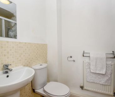 2 bedroom flat to rent - Photo 6