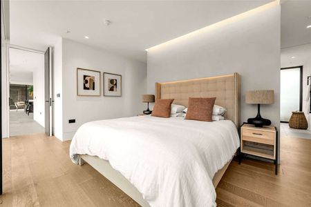 Exclusive architect-designed luxury duplex, penthouse apartment in a private, gated setting, with the benefit of lift access. - Photo 5