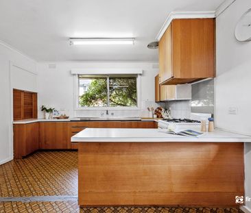 Spacious Three-Bedroom Home in Convenient Burwood East Location-6 M... - Photo 6