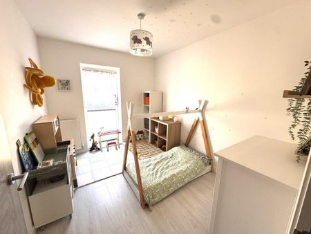 3 bedroom flat to rent - Photo 5
