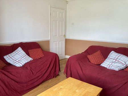 4 Bed Semi-Detached House, Kelso Gardens, LS2 - Photo 3